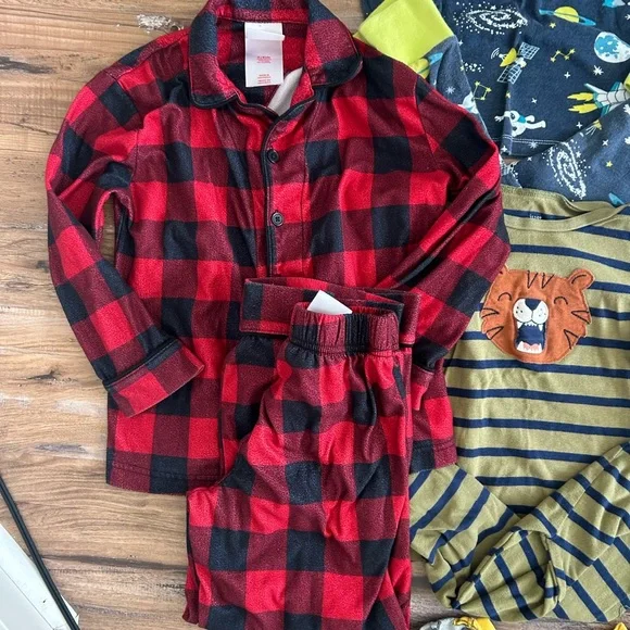 Mixed Boys Pajama Bundle with Dinosaur, Batman & Animal Prints - Picture 10 of 10